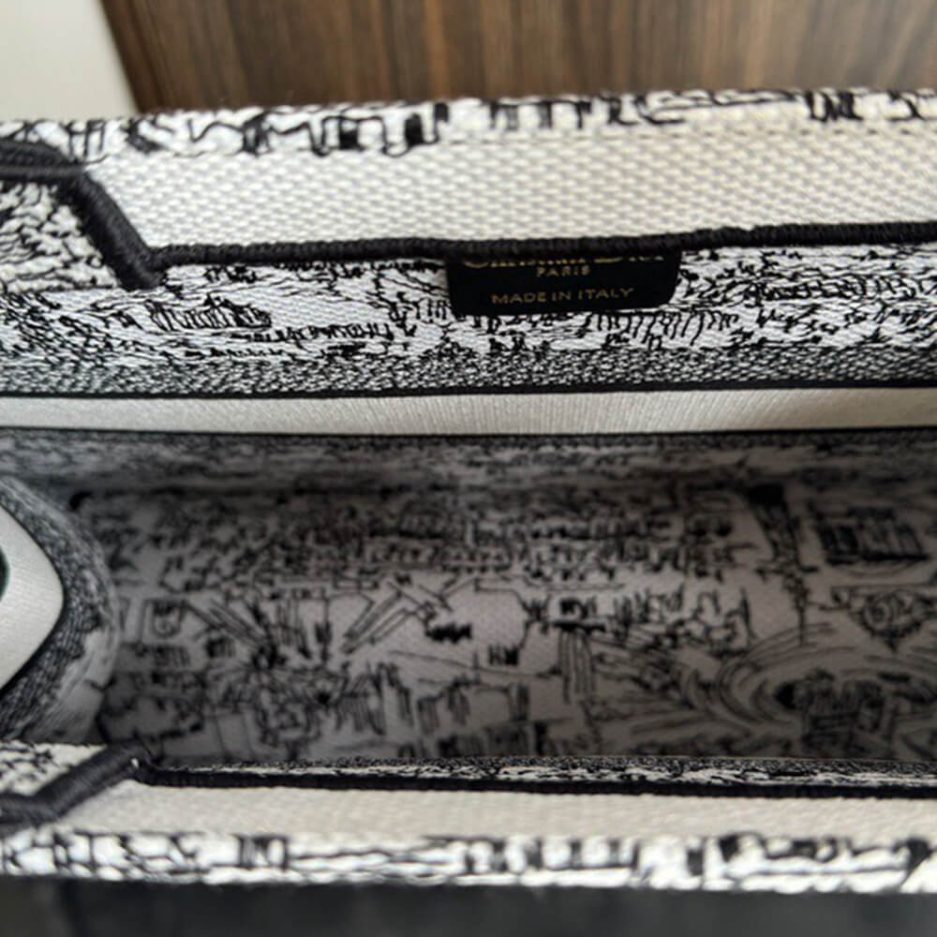 medium D*or book tote