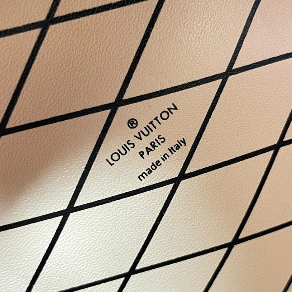 LV Boite Chapeau Souple MM