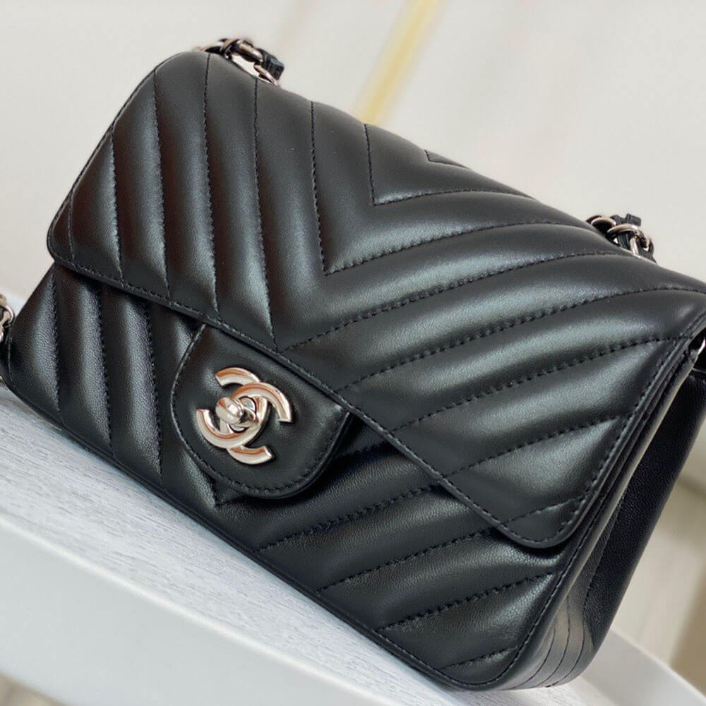 Ch*el classic chevron mini flap