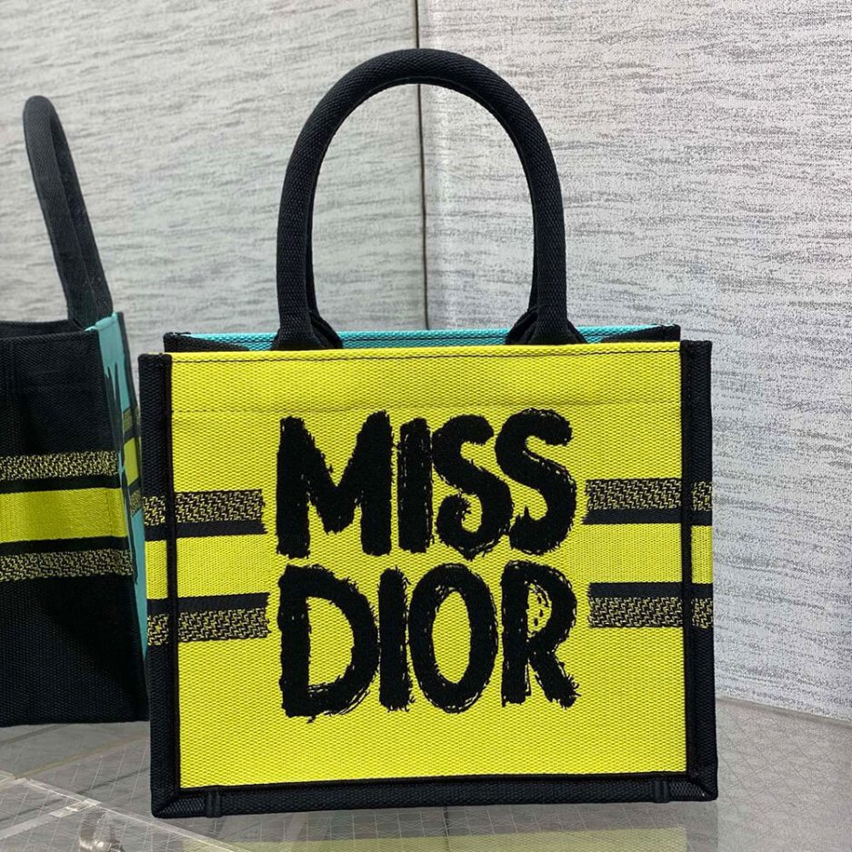 small D*or book tote