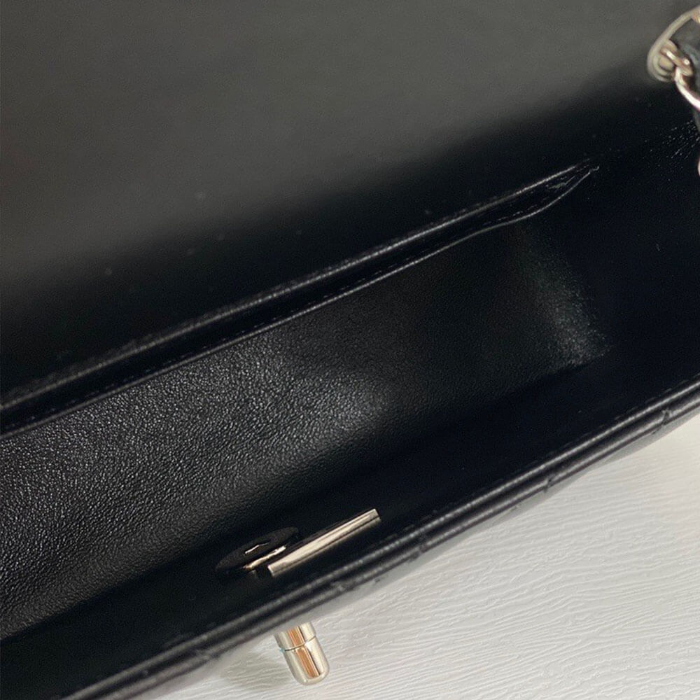 Ch*el classic chevron mini flap