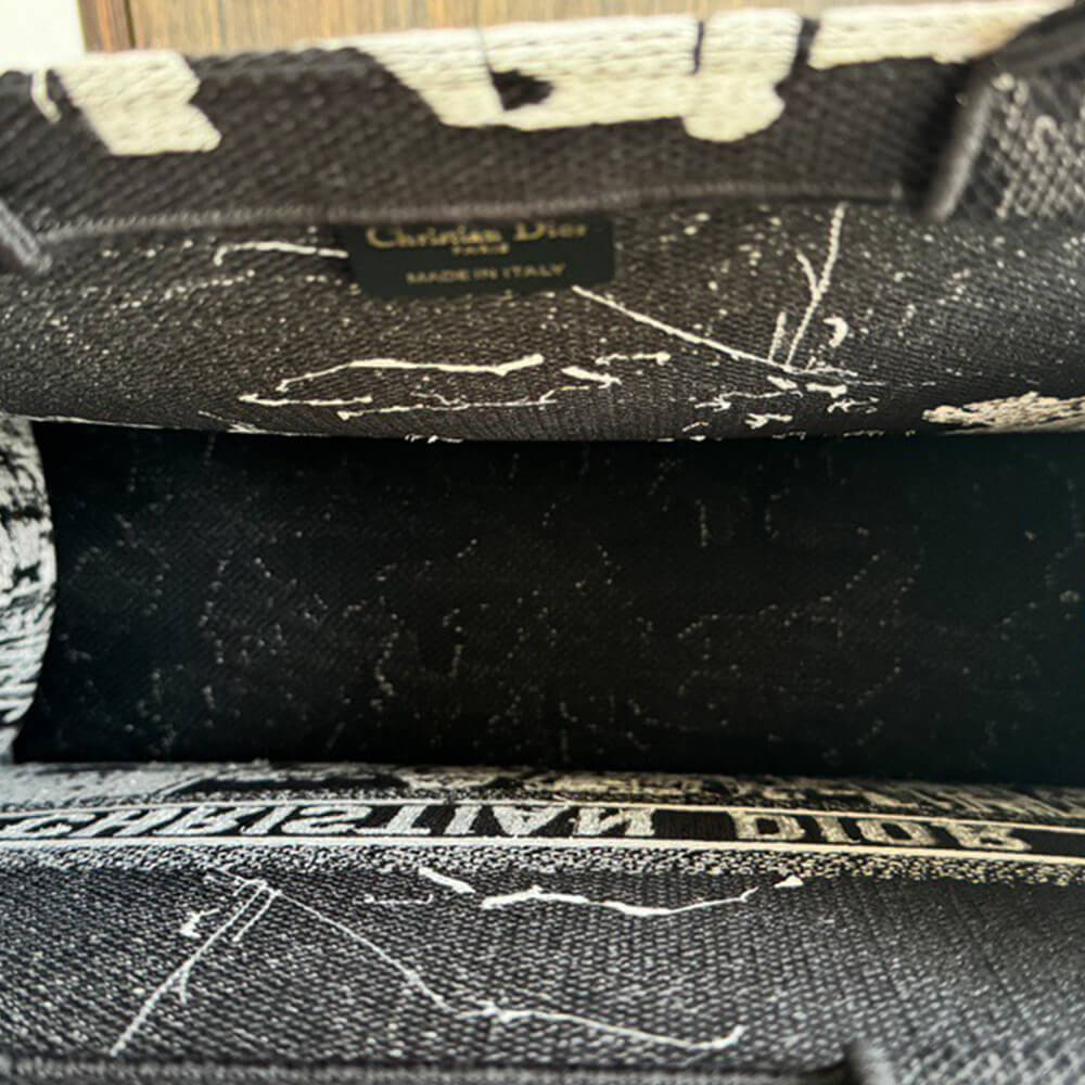 medium D*or book tote